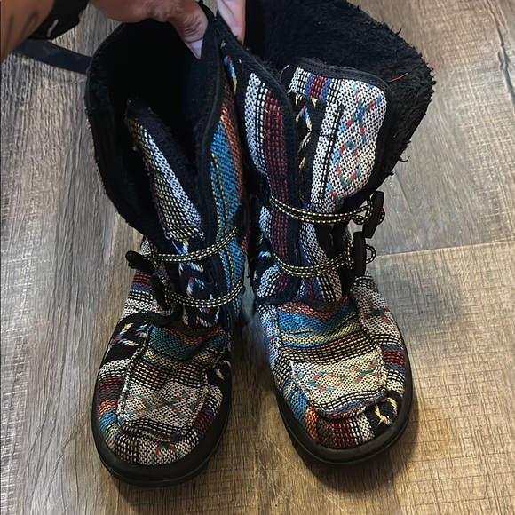 Colorful Sanuk women’s booties - Picture 4 of 4